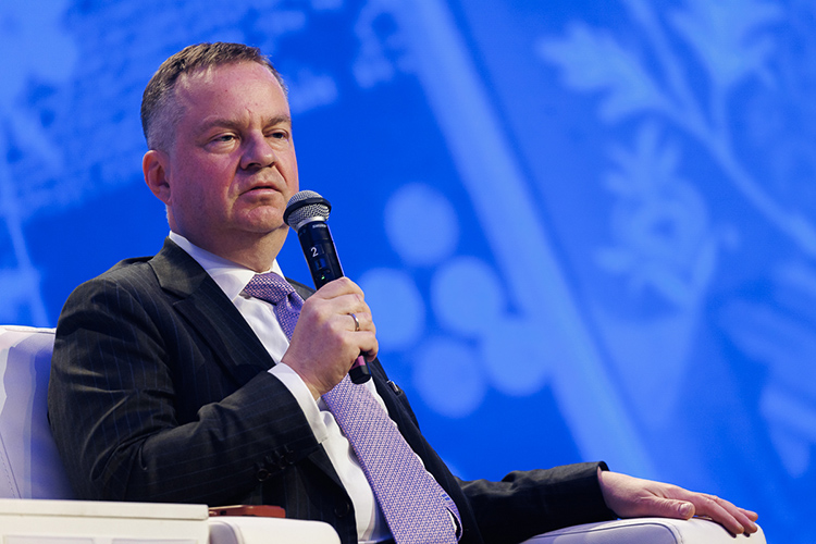 Алексей Моисеев: «Мы видим, как в зависимости от комментариев тех или иных иностранных политиков у нас рынок может ходить вверх-вниз очень прилично» Алексей Моисеев: «Мы видим, как в зависимости от комментариев тех или иных иностранных политиков у нас рынок может ходить вверх-вниз очень прилично»