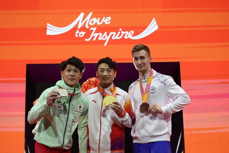 Маринов преуспел в упражнениях на брусьях Маринов преуспел в упражнениях на брусьях