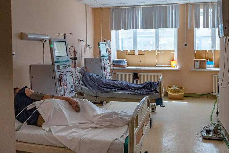 «Почти все люди с хроническим заболеваниями — это такие же «красные шапочки», страдающие от напоминалок-треков о когда-то произошедших стрессах, только вместо леса у них была семья или работа, а вместо медведя — члены семьи, коллеги или начальники»