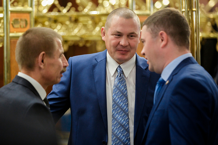 Рифат Мутигуллин (на фото в центре) Рифат Мутигуллин (на фото в центре)