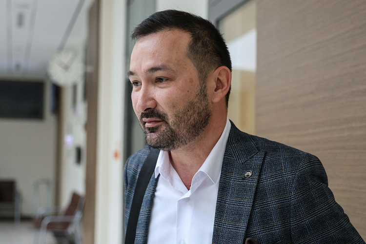 Рамиль Рахимов приобщил подробное описание структуры и формы статьи. Каждое утверждение, использованное в материале, газета сопроводила ссылкой на источник и конкретные документы Рамиль Рахимов приобщил подробное описание структуры и формы статьи. Каждое утверждение, использованное в материале, газета сопроводила ссылкой на источник и конкретные документы