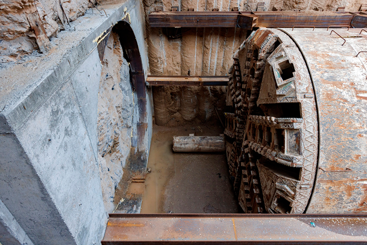 Первой из котлована будущей станции «100-летие ТАССР» у перекрестка улиц Фучика и Зорге стартовала «Айсылу»