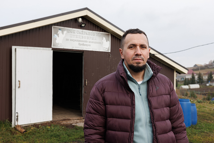 «Основную работу делаю я, члены моей семьи, плюс на отдельные работы привлекаем друзей, соседей, жителей села» «Основную работу делаю я, члены моей семьи, плюс на отдельные работы привлекаем друзей, соседей, жителей села»