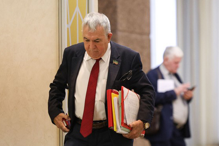 Хафиз Миргалимов покритиковал коллег за вопросы и затягивание сессии