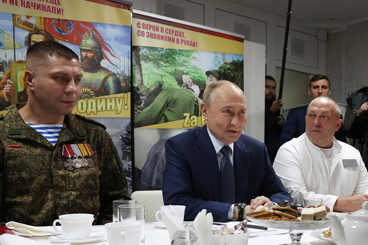 Во время посещения Центрального военного клинического госпиталя Владимир Путин рассказал об успешном испытании новейшего комплекса «Посейдон», который, как и анонсированный ранее «Буревестник», работает на ядерной энергетической установке