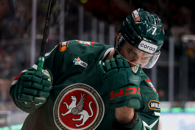 «Ак Барс» обыграл «Металлург» 4:0 (на фото — Степан Фальковский) «Ак Барс» обыграл «Металлург» 4:0 (на фото — Степан Фальковский)