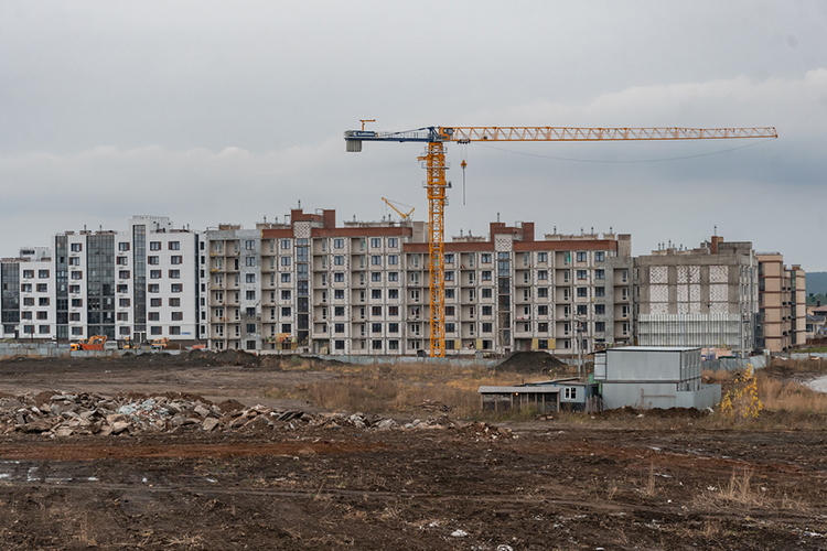 В Набережных Челнах этажность ограничивается возможностями противопожарной службы, заметил архитектор. Бывают случаи, когда девелопер закупает сначала технику для пожарных бригад, а уже затем строит высотные объекты