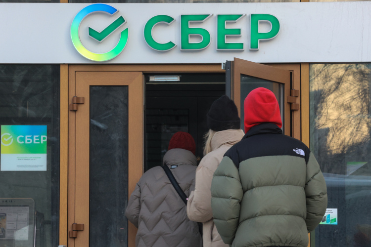 Повышение процентной ставки по кредиту предусмотрено только по госпрограмме «Господдержка-2020» (строительство своими силами). Минфином РФ продлен срок целевого использования льготной ипотеки с 12 до 24 месяцев, напомнили в банке.