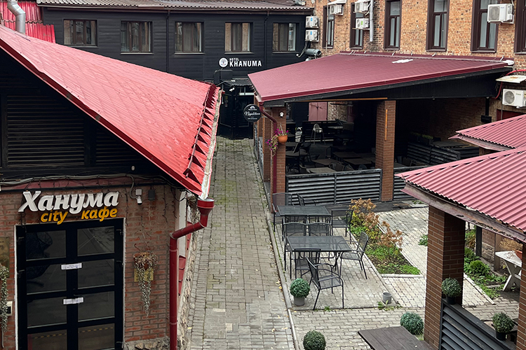 «Даже окно замуровали»: в центре Казани снова бизнес-конфликт из-за «Ханумы»