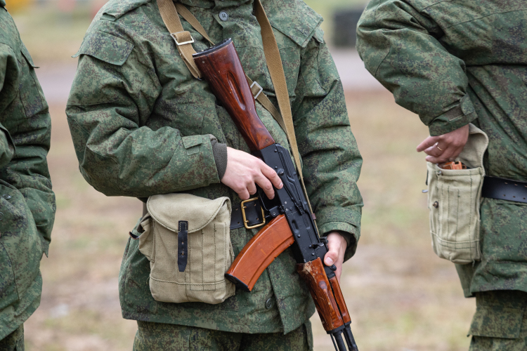 Добровольцев ожидает обучение в Казанском танковом училище. Там они будут тренироваться в стрельбе из оружия по дронам, повысят физическую подготовку. Из резервистов-добровольцев сформируют мобильные огневые группы Добровольцев ожидает обучение в Казанском танковом училище. Там они будут тренироваться в стрельбе из оружия по дронам, повысят физическую подготовку. Из резервистов-добровольцев сформируют мобильные огневые группы