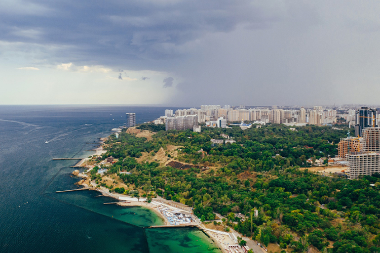 Хамзины не госслужащие, указал защитник, и прокуратура никак не доказала, что недвижимость в Сочи и Porsche Cayenne принадлежат не им, а Закирову. При этом сам Хамзин подтвердил, что мог себе позволить купить дом и квартиру в городе-курорте Хамзины не госслужащие, указал защитник, и прокуратура никак не доказала, что недвижимость в Сочи и Porsche Cayenne принадлежат не им, а Закирову. При этом сам Хамзин подтвердил, что мог себе позволить купить дом и квартиру в городе-курорте
