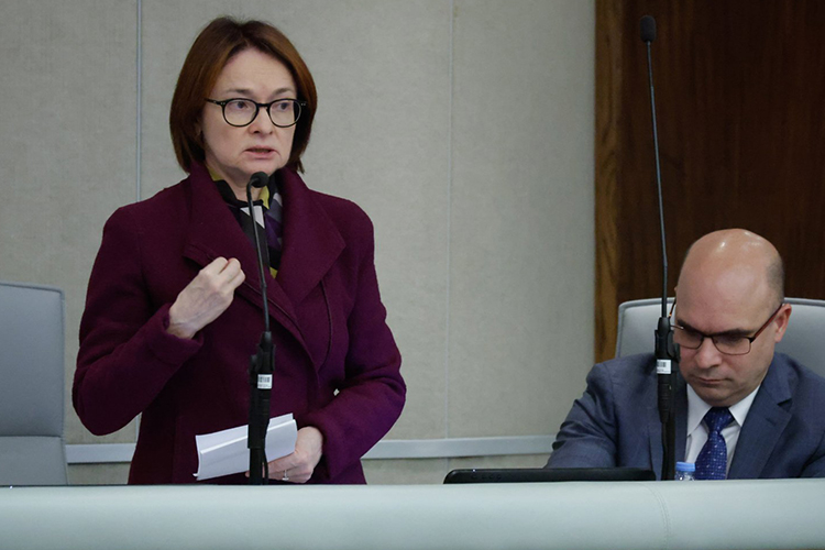 «Да, кредиты остаются дорогими, но это временно — на тот период, пока производственные возможности нашей экономики не догонят спрос», — успокаивала сегодня глава ЦБ «Да, кредиты остаются дорогими, но это временно — на тот период, пока производственные возможности нашей экономики не догонят спрос», — успокаивала сегодня глава ЦБ