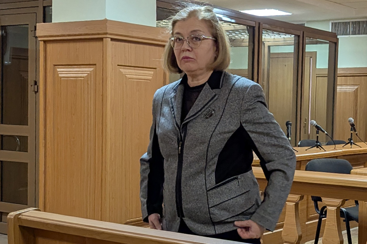 «Чувство вины и раскаяния грызет изнутри»: экс-глава загса просит освободить ее и от штрафа