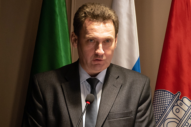 Ремонтировал авто за счет короля госзаказа: из-за кого одним днем уволили РИКа Бугульмы?