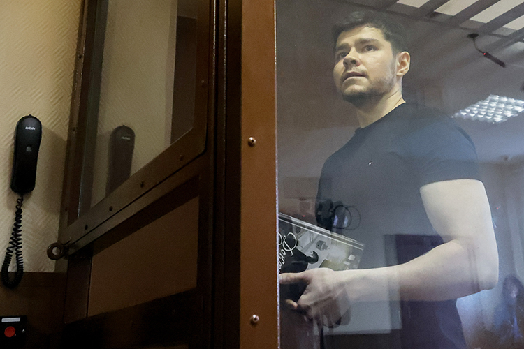 «Парни, вы серьезно?»: как Аяза Шабутдинова «подписали» на 7 лет общего режима