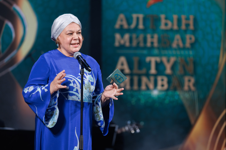 Наши собеседники в киносреде говорят о том, что Айтуганова формально остается в «Татаркино» — в качестве заместителя директора, помимо того что сохранит пост исполнительного директора кинофестиваля «Алтын минбар»