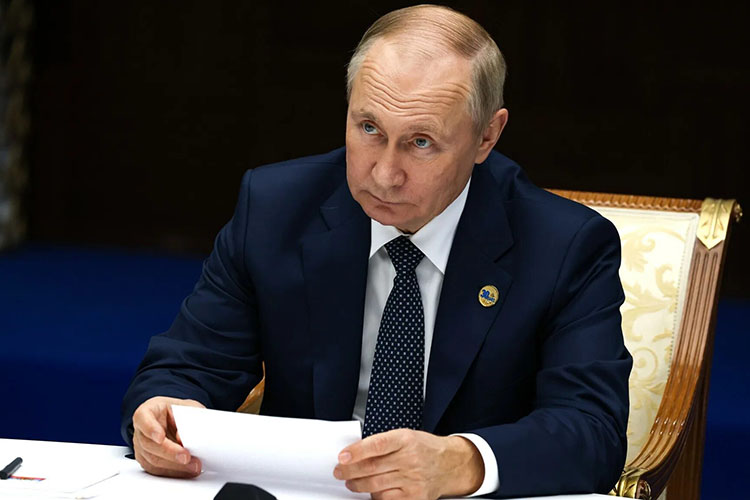 «Сам Путин в мае этого года очертил круг преемников фразой: «Несколько человек, которые смогли бы добиться доверия со стороны граждан»