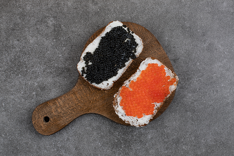 «Помню, как мы с другом до трех утра сидели в ресторане «Доктор Живаго», пили ледяную водку и ели икру. Для меня это было словно погружение в другую вселенную»