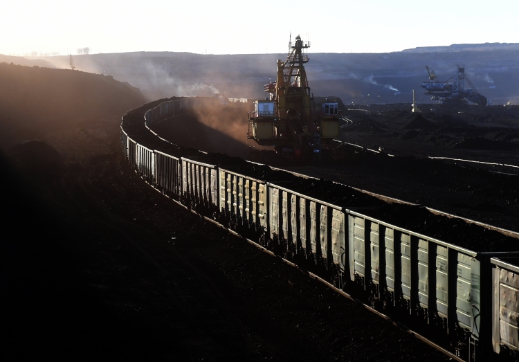 «Экологически чисто сжигать уголь дороже. Все это гарантирует, что китайский рынок для России сохранится и потребность Поднебесной в российских энергоносителях будет расти, несмотря на попытки Трампа уговорить или заставить Китай от них отказаться»