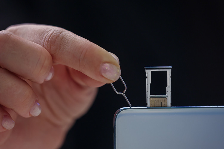 С 1 ноября в силу вступает правило, согласно которому россияне не могут иметь более 20 сим-карт на человека