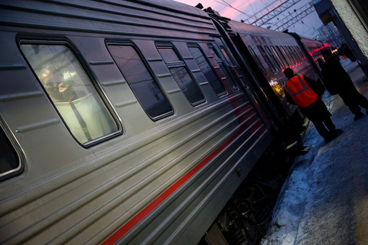  Сразу несколько порталов о путешествиях обратили внимание на отсутствие дополнительных составов на популярных направлениях из Москвы, в частности в Казань, в период повышенного спроса 