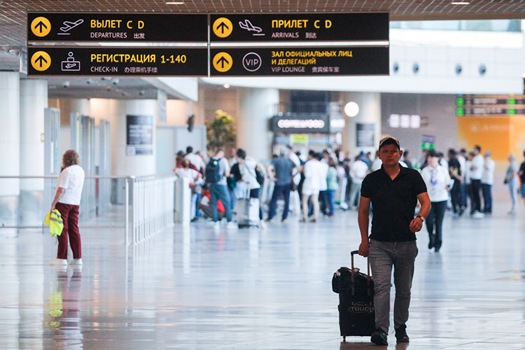  С авиабилетами ситуация ненамного лучше. На популярных агрегаторах стоимость перелета из Москвы в Казань завтра начинается от 13 тыс. рублей, причем билетов по такой цене осталось немного 