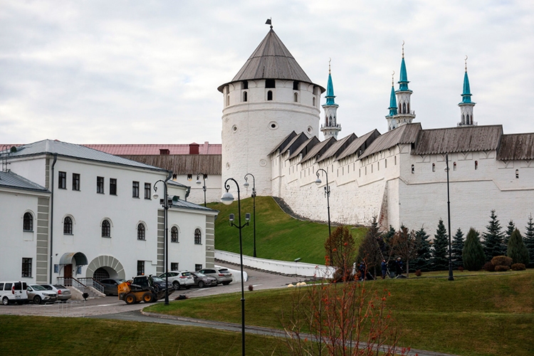  Один из собеседников обращает внимание на негативную тенденцию. Поступает много запросов на расчет стоимости поездки в Казань, однако многие в итоге не доезжают до Казани. Почему? Из-за того, что получается внушительная сумма 
