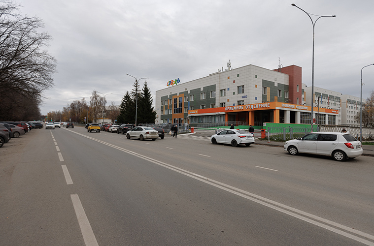  Второй и более предпочтительный — напротив Детской республиканской клинической больницы 