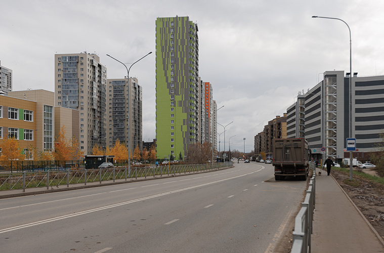  Этот вариант ближе как к точкам массового строительства нового жилья, школе №186 «Перспектива», так и к домам «Солнечного города», но удален от РКБ 