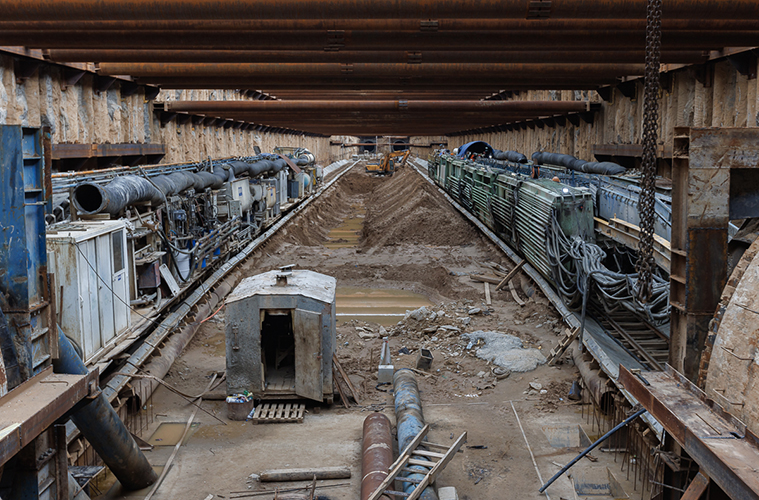  Пока «Ляйсан» и «Айсылу» ведут проходку под первой веткой, проектировщики казанского метро из ГУП «Татинвестгражданпроект» рассматривают несколько вариантов посадки двух следующих станций второй ветки метро — у Деревни Универсиады и РКБ 