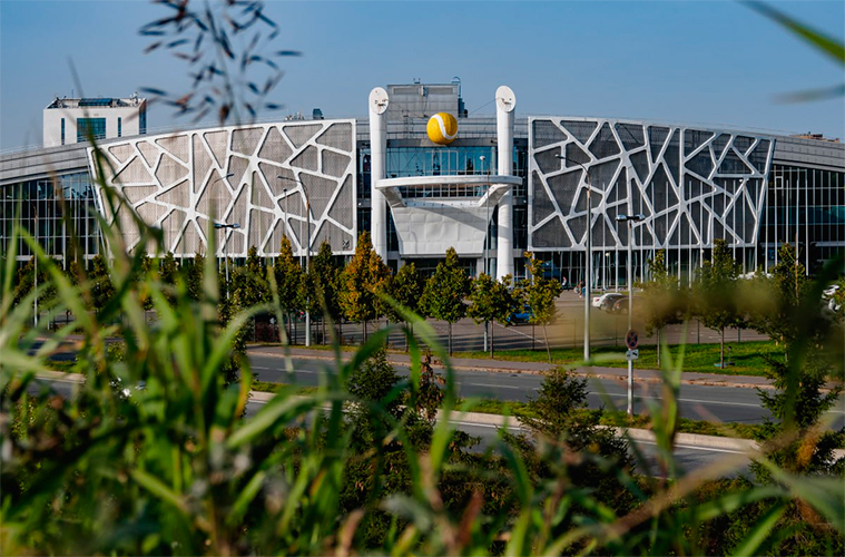 Академия тенниса была построена в 2009 году перед Универсиадой