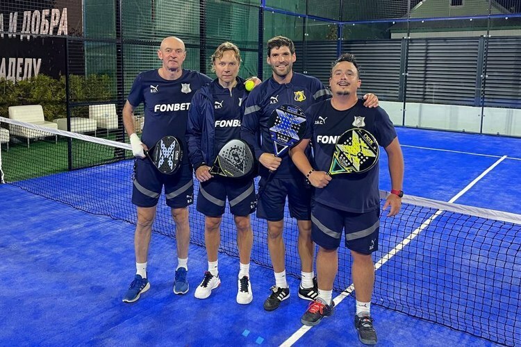 Валерий Карпин со штабом «Ростова» на паделе в Боровых Матюшино