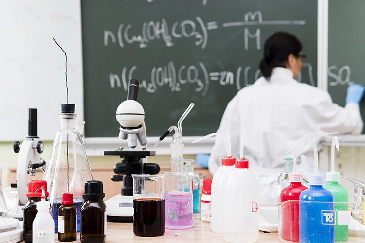 «Призерам ВсОШ выплачивают дополнительную стипендию, так называемый грант президента РФ, для которого каждый год нужно предоставлять свои достижения, в том числе олимпиадные»