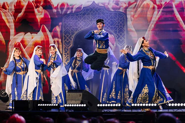 На шоу-программу «Танцы народов Кавказа и Востока» билеты почти распроданы