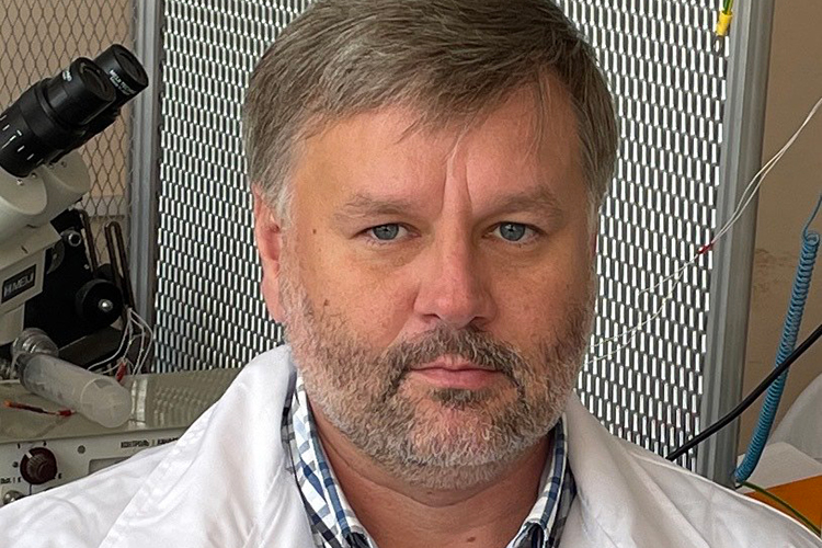 Константин Петров: «По сути, методик, по которым можно было исследовать биологическую активность, было две: это оценка острой токсичности на мышах и бег мышей на беговой дорожке»