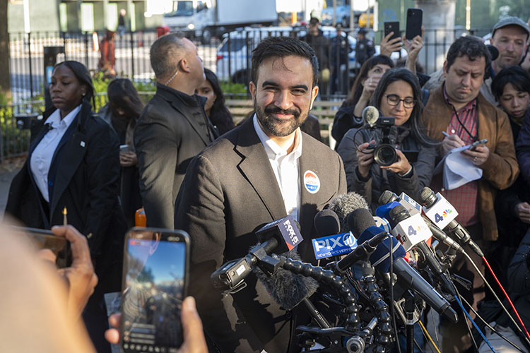 34-летний демократ-социалист, несмотря на сопротивление президента США, все-таки одержал победу