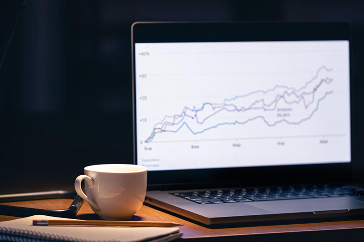 «Если Центробанк прав, и жесткая политика действительно помогает снижать инфляцию, а рубль останется крепким, 2026 год может стать для экономики и финансовых рынков вполне успешным»