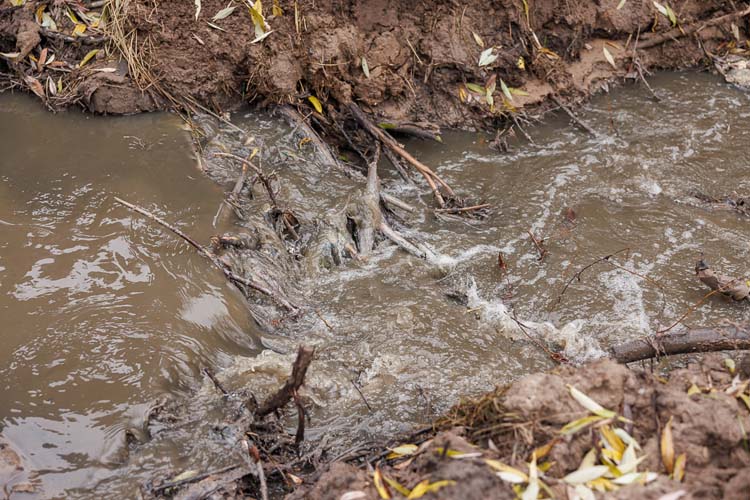 Оползень разрушил два колодца самотечного канализационного коллектора, принимающих стоки со всего микрорайона «Танкодром»