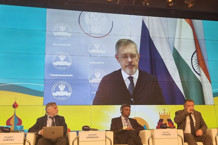 Посол России в Индии Денис Алипов как ни в чем не бывало заявил, что МИД России ожидает начала переговоров о создании зоны свободной торговли (ЗСТ) между Индией и ЕАЭС в ближайшее время