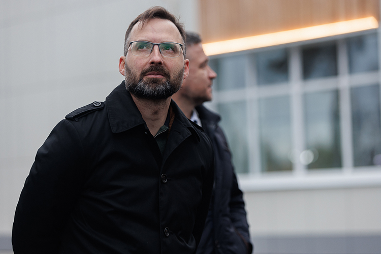 Глава администрации Кировского и Московского районов Жаворонков признал, что часть деревьев неизбежно пострадает