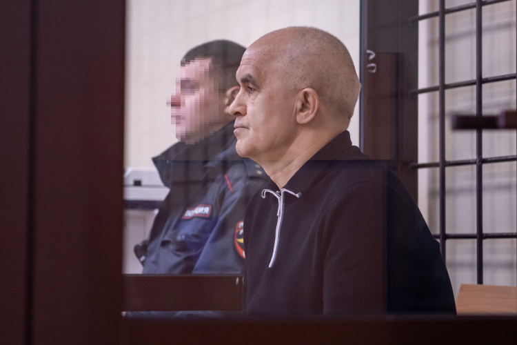 Фактически следствие нашло доказательство того, что Фаттахов, будучи чиновником, нарушил закон и через свое доверенное лицо — родственника Фазлиева — учредил ООО «Агрофирма «Чишма», которым, по сути, сам управлял