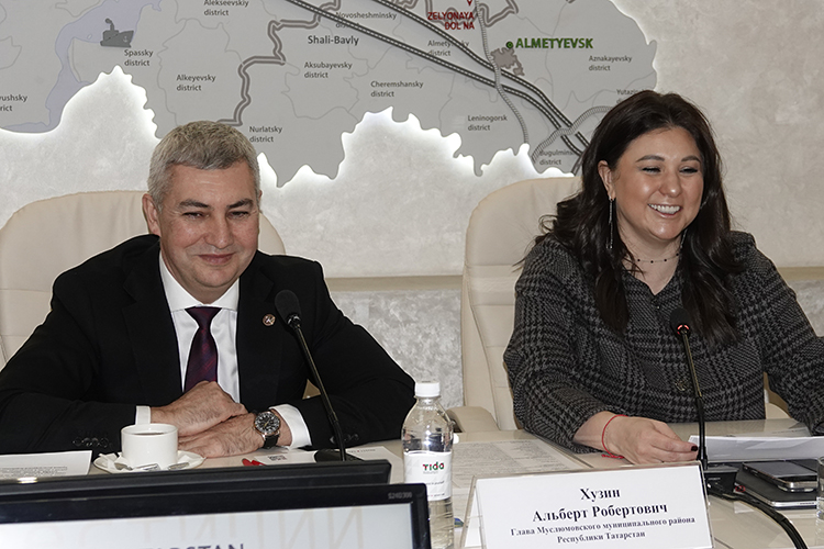 «Мы первый раз здесь. Надеюсь, первый блин не будет комом», — начал свое выступление глава района Альберт Хузин