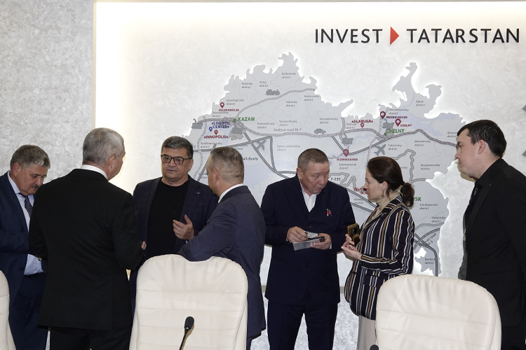 Проект «Муниципальный час» стартовал больше года назад, и некоторые районы уже прошли эту церемонию дважды, а вот Муслюмово заглянуло в ведомство Талии Минуллиной впервые