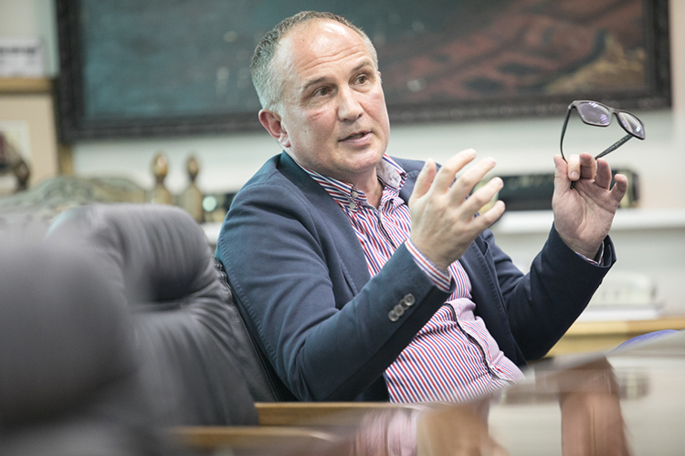 Константин Калачев: «Маразм продолжает крепчать. Приземляешься в Шереметьево, возвращаясь из Казахстана или Узбекистана, хочешь вызвать такси, а фиг вам»