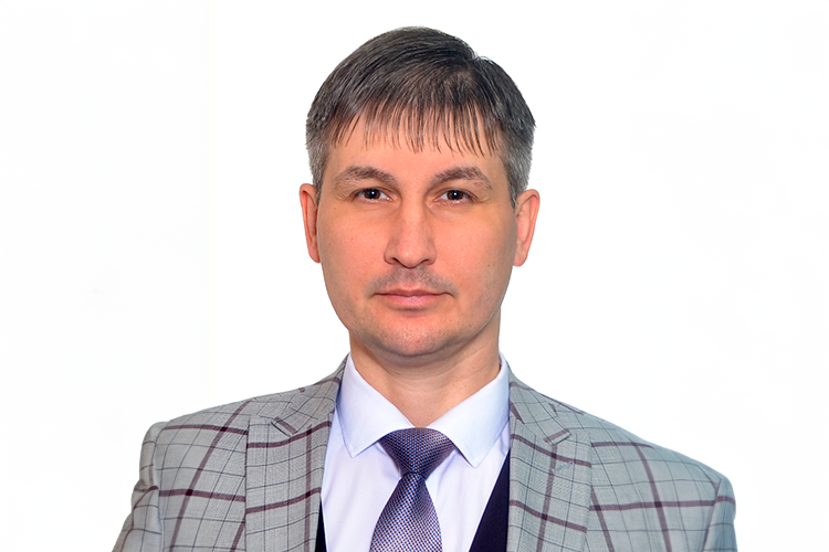 Еще один новый заместитель Абашева Ильнур Сибгатов (на фото) пришел на смену Вере Семеновой, при Миннулине отвечавшей за кадровую политику министерства