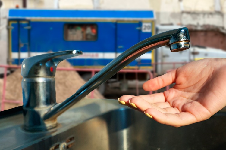 «Туалет не работает, руки помыть нельзя – работать не можем»: центр Казани «осушат» на сутки