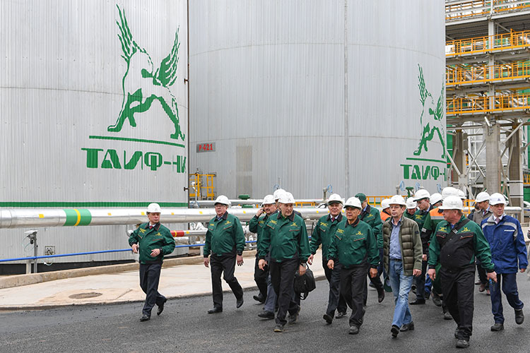 По причине включения ТАИФа с его многомиллиардными оборотами средняя выручка компаний, входящих в топ-300, увеличилась с 18,9 млрд до 25,1 млрд рублей