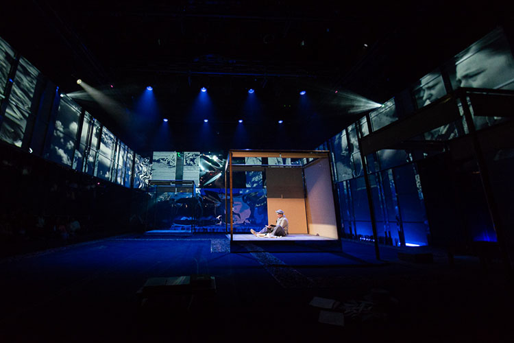 Татарская «Потемкинская деревня», начавшаяся как гоголевский «Ревизор», плавно перетекает в «Звездные войны» Джорджа Лукаса и «Микки 17» с Робертом Паттинсоном