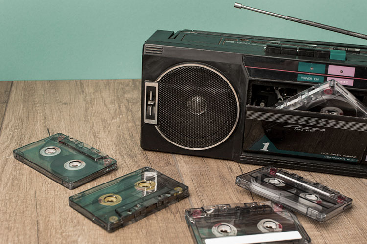 Знакомые Сальцина просто украли магнитофон, как им казалось тогда, совершенно из благих побуждений — чтобы вернуть «долг» своему товарищу