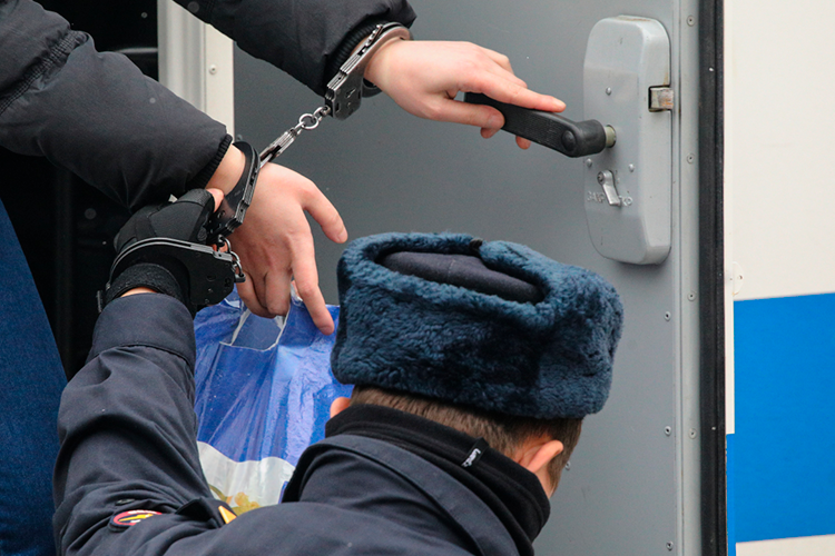 Осужденный в 1994 году, к 2023-му по новому приговору уже отсидел весь 15-летний срок наказания, причем еще в 2009-м… Т. е., Сальцин «пересидел» 14 лет